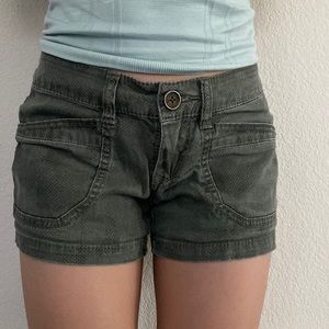 Army green cargo short shorts. Size 0. UNIONBAY brand.
